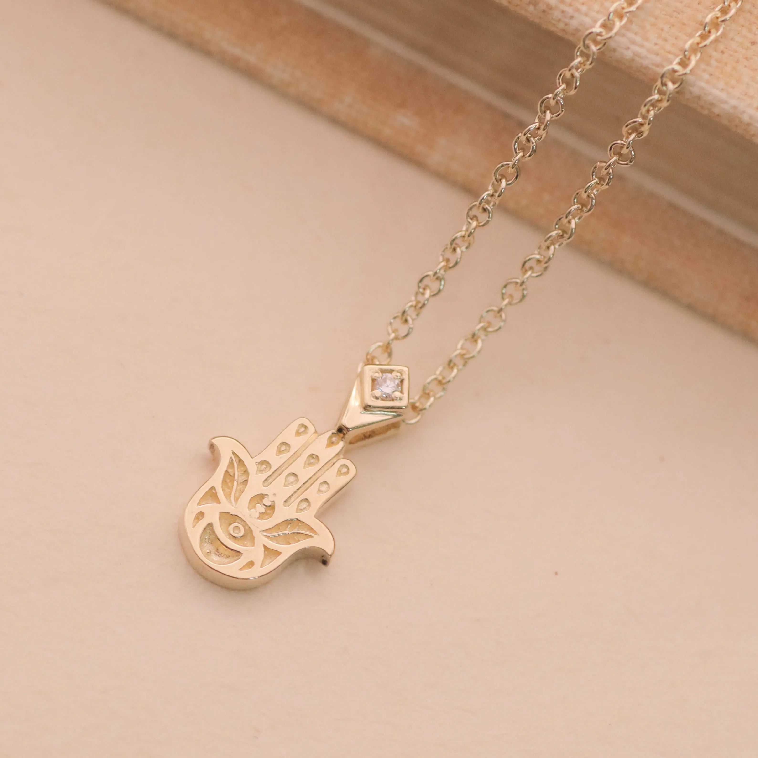 Hamsa Gold Engraved Necklace Diamond