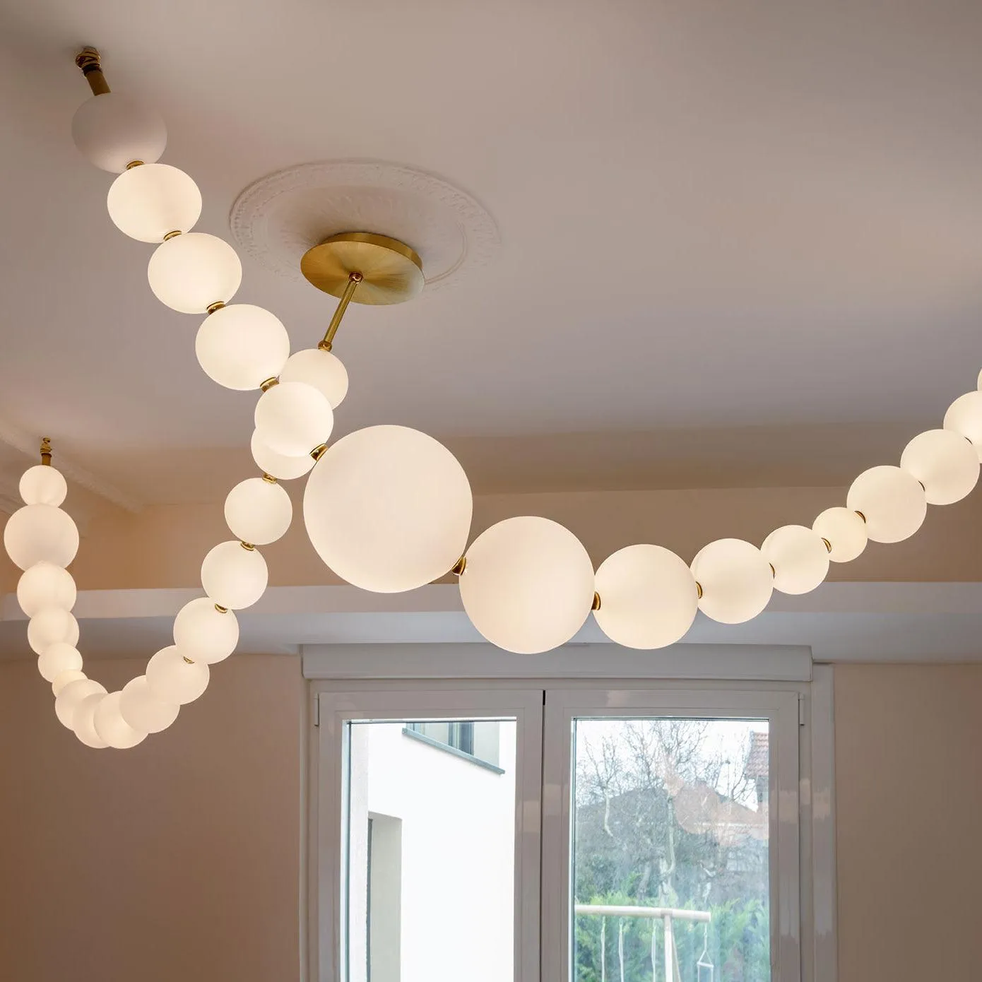 Luxurious Pearl Necklace Chandelier