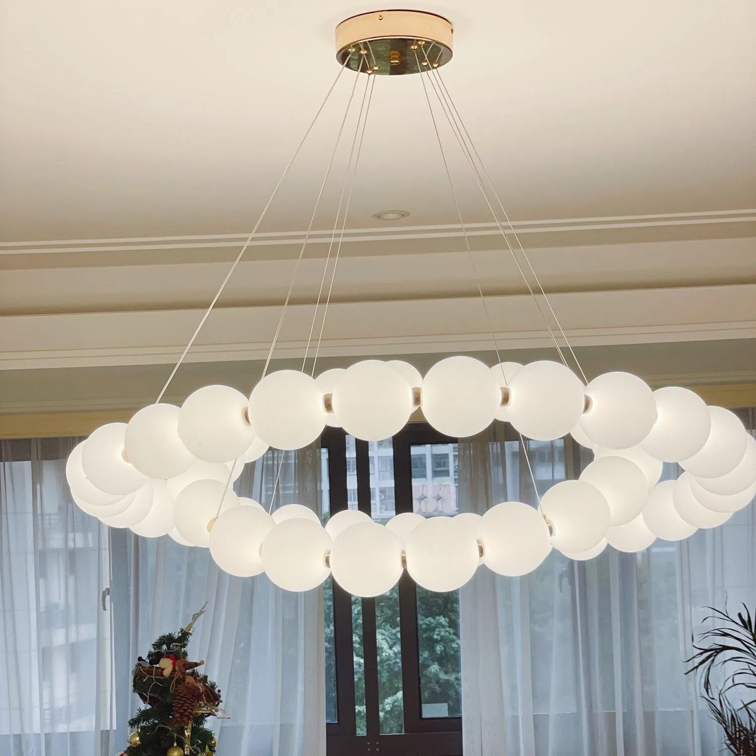 Luxurious Pearl Necklace Chandelier