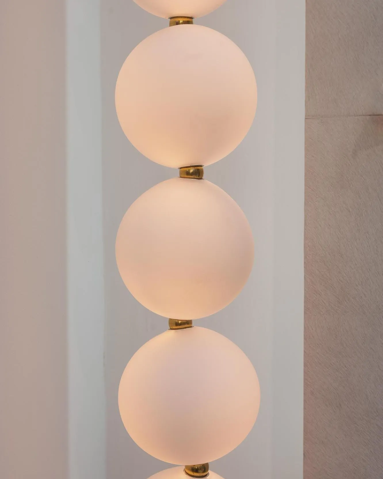 Luxurious Pearl Necklace Chandelier