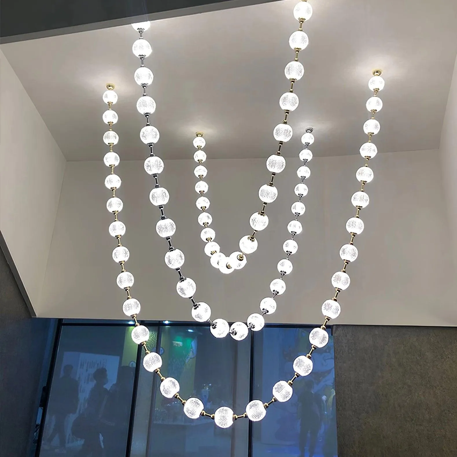 Luxurious Pearl Necklace Chandelier