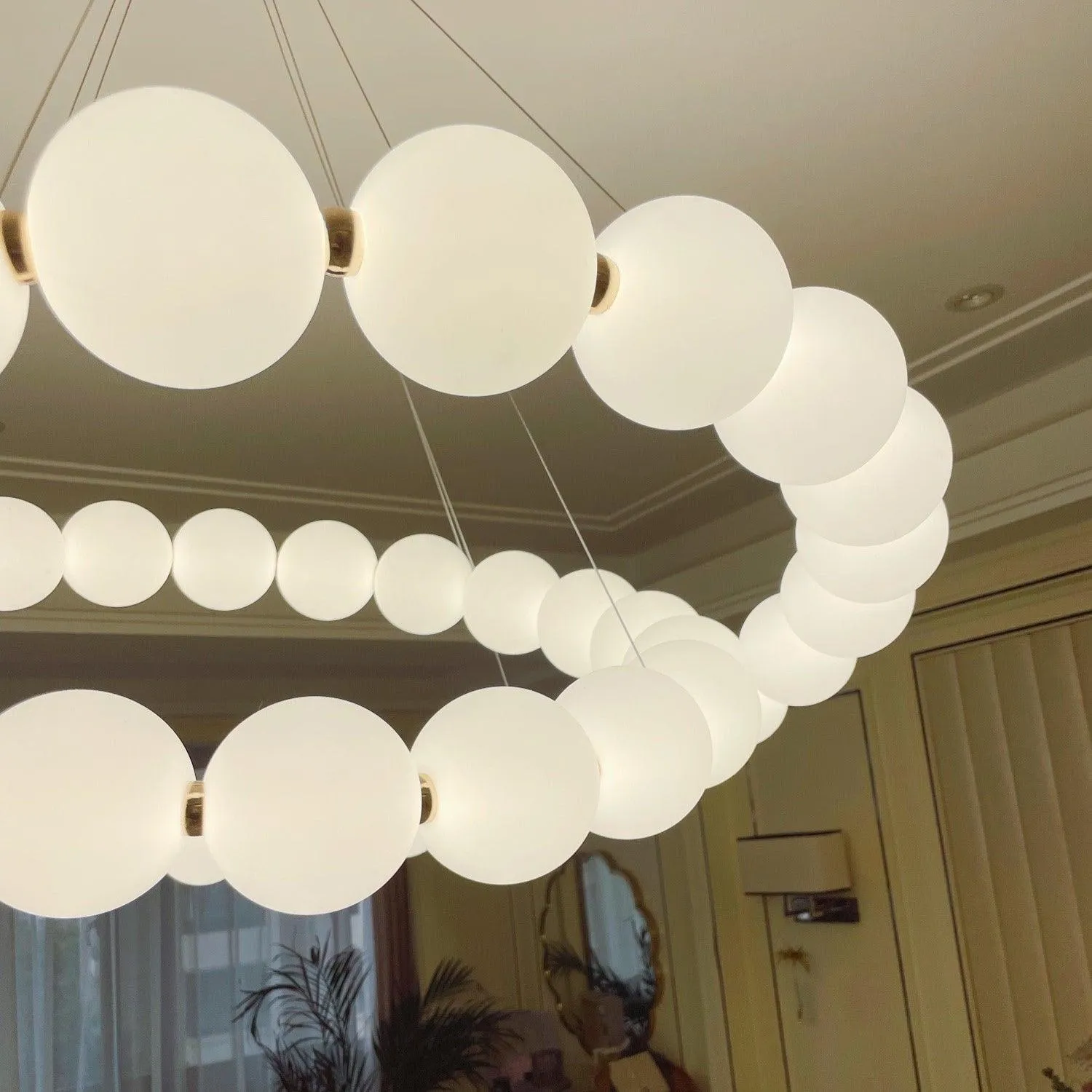 Luxurious Pearl Necklace Chandelier