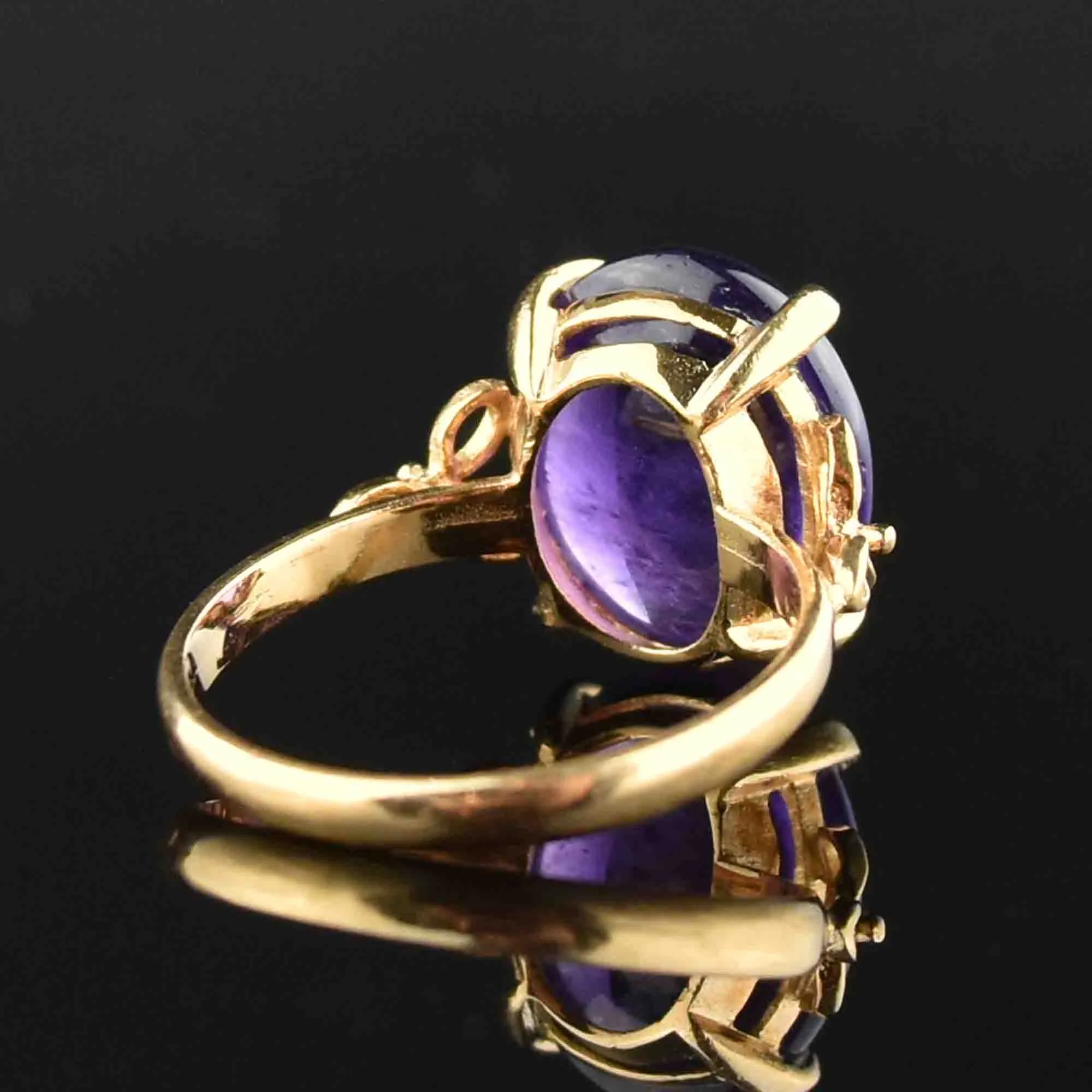 Vintage Amethyst Cabochon 14K Gold Ring