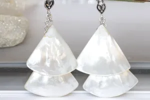 WHITE SHELL EARRINGS