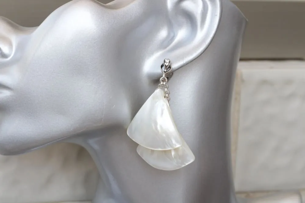 WHITE SHELL EARRINGS